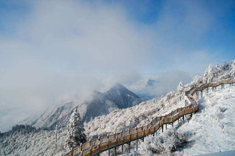 西岭雪山5月穿衣建议-西岭雪山五月份穿什么